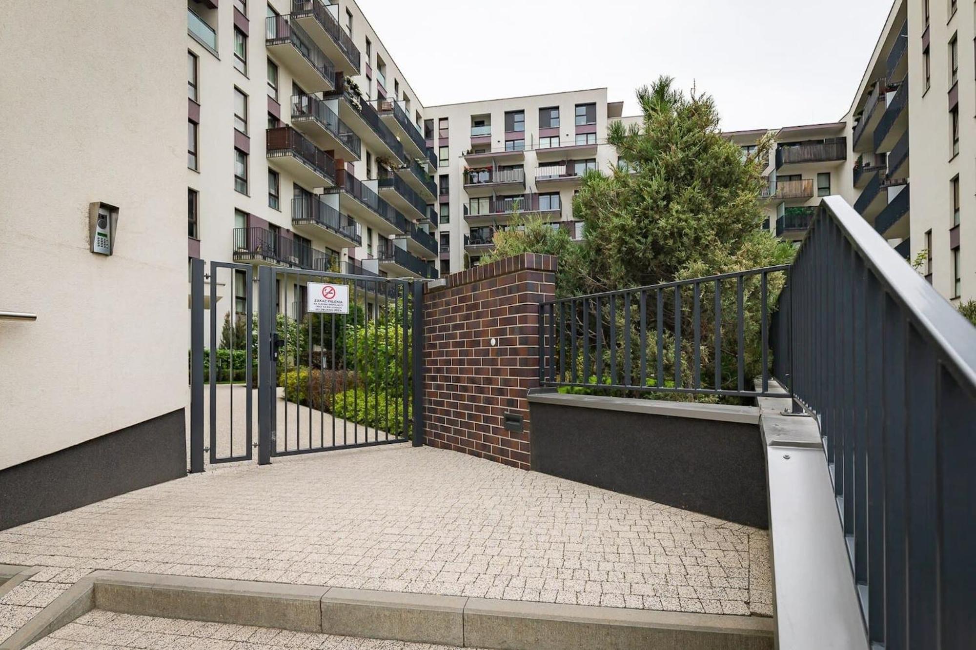 Burakowska 16 - Modern Apartment With Balcony Noclegi Renters Варшава Экстерьер фото